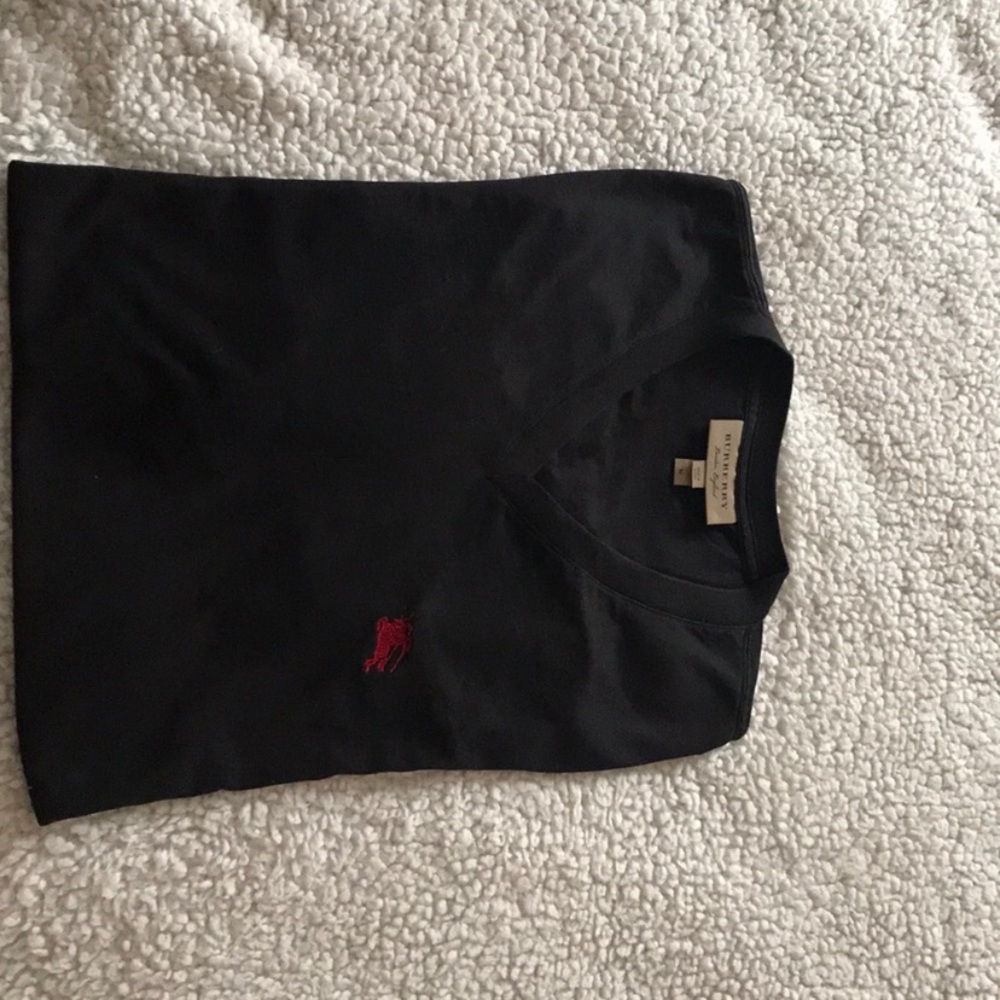 Burberry men’s v neck shirt! EUC